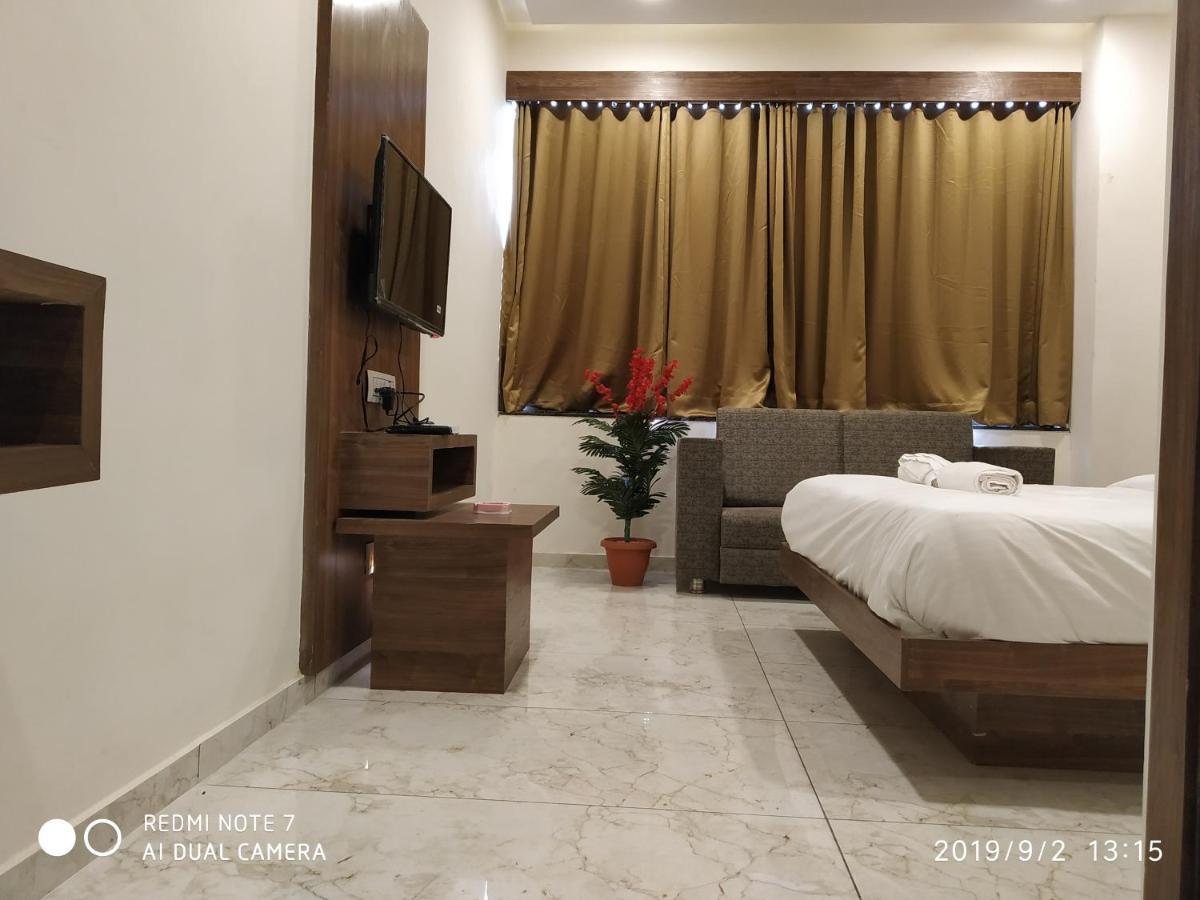 Ānand Hotel Krishna Palace מראה חיצוני תמונה