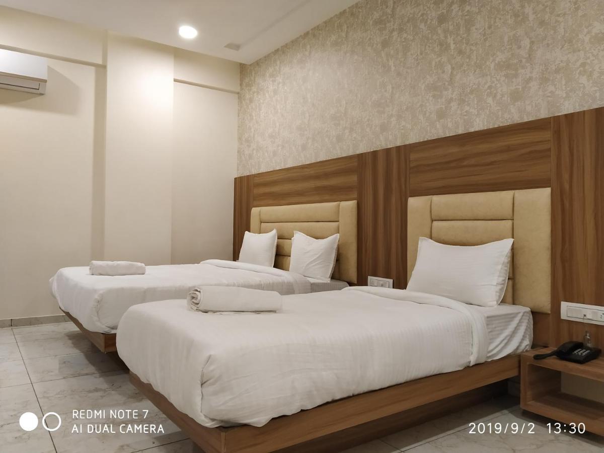 Ānand Hotel Krishna Palace מראה חיצוני תמונה