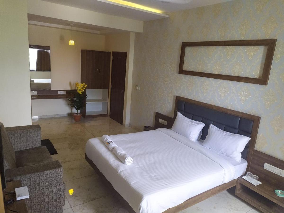 Ānand Hotel Krishna Palace מראה חיצוני תמונה